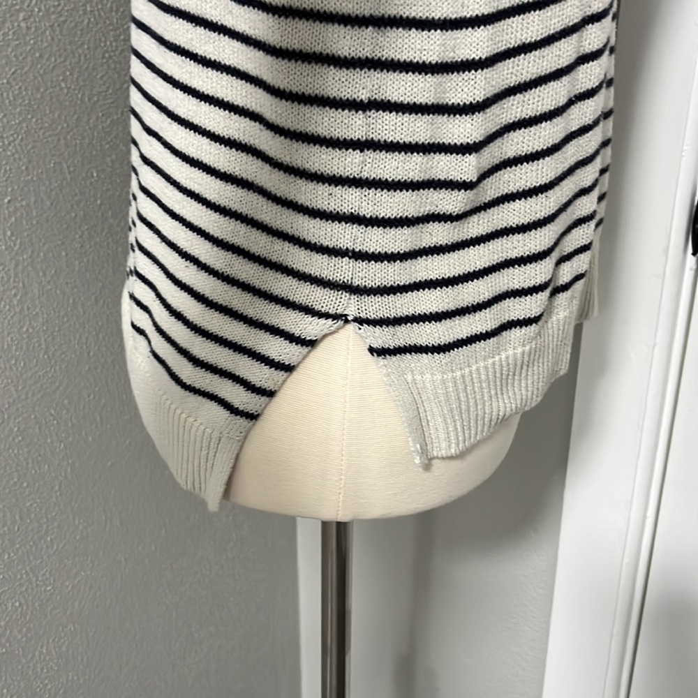 American Eagle Sweater with Zippers - Picture 4 of 12